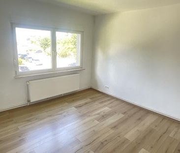 So schön neu - gemütliche 3-Zimmerwohnung mit neuem Bad und Laminat... - Photo 1
