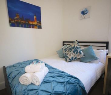 3 bedroom flat to rent - Photo 4