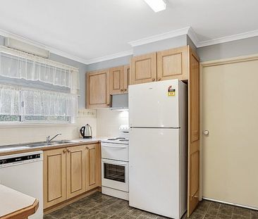 Spacious Family Home in Quiet Court Location - Photo 2