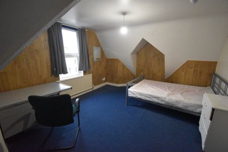 5 Bed Terraced House, Christchurch Road, RG2 - Photo 2