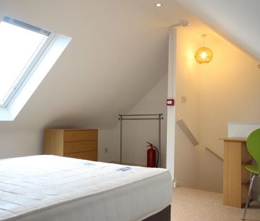 4 bedroom semi-detached house to rent - Photo 2