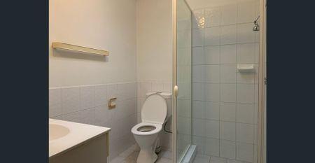 Spacious 3 bedroom townhouse. - Photo 4