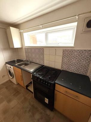 Limes Avenue, Chigwell - Photo 1