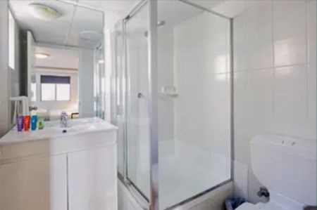 residence near Chalmers Street, Sydney - Photo 4