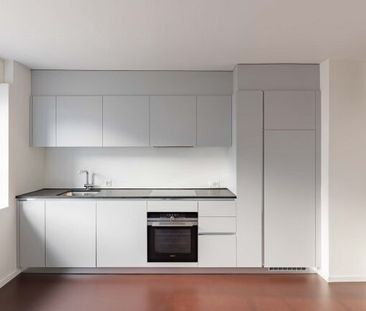 Spacious living room with exclusive finishes - Photo 6