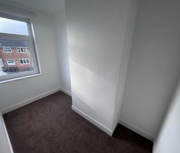 Spectacular 1 Bed Property in the heart of Wakefield - Photo 3