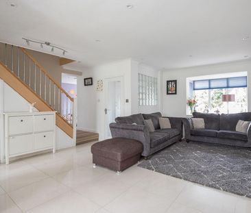 Straight Road - Photo 3