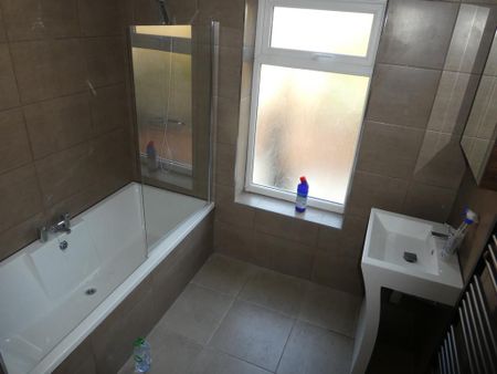 5 bedroom end of terrace house to rent - Photo 5
