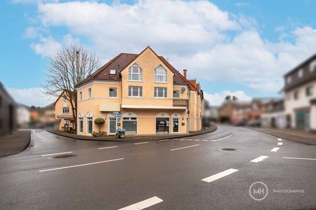 *Schöne, zentral gelegene, 2-Zimmer Dachgeschosswohnung mit eigenem KFZ- Außenstellplatz* - Photo 3