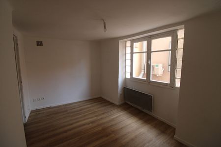 HYERES - T1 bis au RDC de 29.66 m² - Photo 2