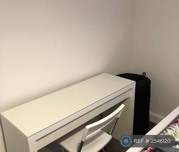 1 bedroom in a house share to rent - Photo 3