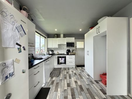 3-Bedroom Home in Trentham - Large Section - Photo 5