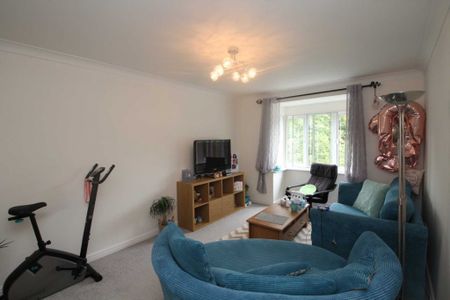 2 bed Apartment for rent - Photo 5