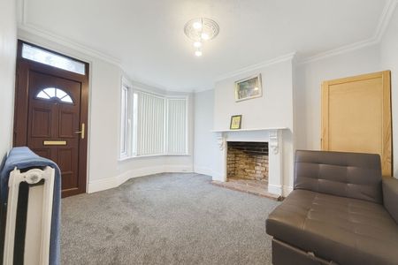 3 Bedroom House To Let - HP12 - Photo 3