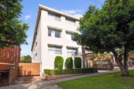 Two Bedroom Apartment In The Heart Of Coogee - Photo 5