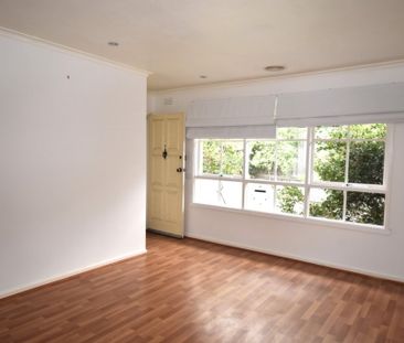 Ducted Heating, Timber Floors and a Study Nook - Photo 2