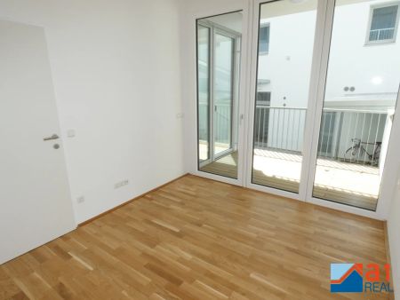 Ideal aufgeteilte Wohnung mit Loggia zu mieten! - Photo 3