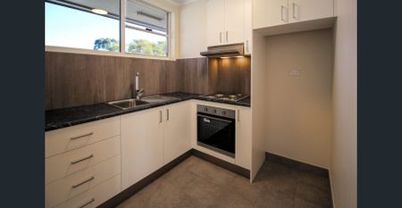 Large renovated one-bedroom unit off King Street - Photo 4