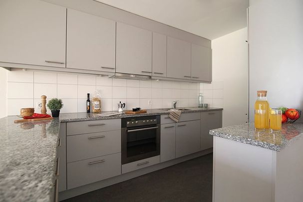 "Moderne 4.5-Zimmerwohnung in ruhigem Wohnquartier!" - Photo 1