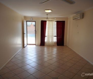 Brick 3 Bedroom Duplex - Photo 4