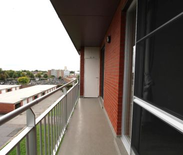 GERENOVEERD DAKAPPARTEMENT MET 2 TERRASSEN - Photo 2