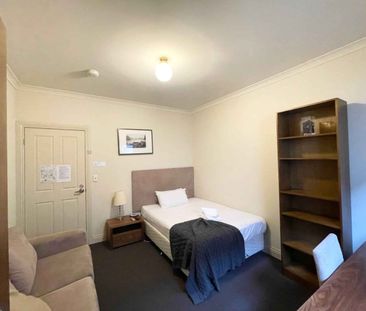 Room 4 (Non Ensuite) - Photo 3