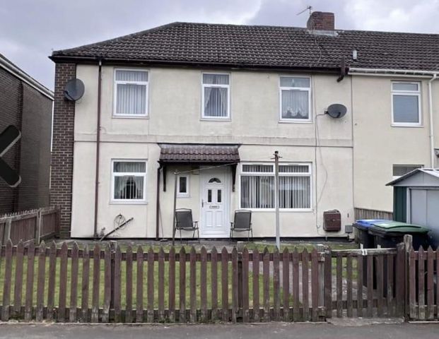 3 bedroom semi-detached house to rent - Photo 1