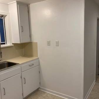 1 bedroom+1 den/ basement suite - Photo 4