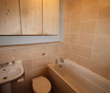 Valley road, Kenley CR8, Property for rent - Photo 1