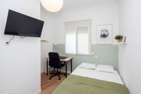 Carrer de Rodrigo de Pertegás, Valencia, Valencian Community 46023 - Photo 2