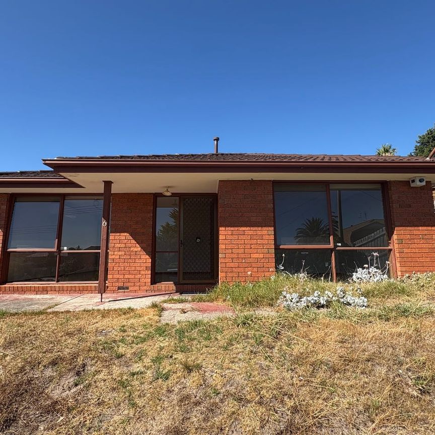 A WELL PRESENTED AND COMFORTABLE HOME! - Photo 1