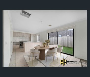 Spacious 3-Bedroom Home with Double Garage in Werribee - Photo 3