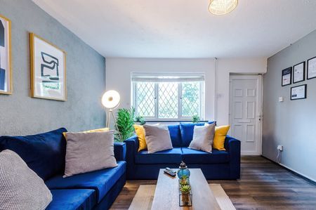 2 Bed Terraced House, Broad Street, M6 - Photo 2