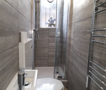 Room in a Shared House, Crewe Place, NW10 - Photo 4