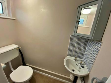 3 bedroom semi-detached house to rent - Photo 3