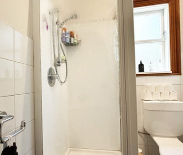 4 Rixon Grove, Mount Victoria - Photo 4