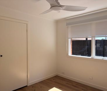 Modern Two Bedroom Freestanding Unit with Spacious Courtyard - Photo 6