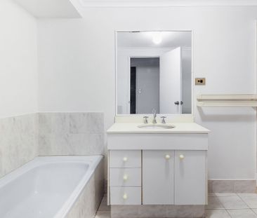 Updated Apartment with Gym & Pool Facilities - Photo 2