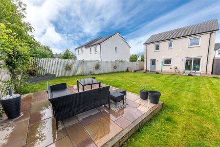 4 bedroom detached house to rent - Photo 3