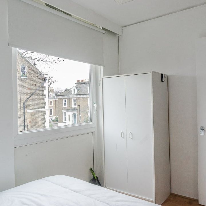 Room in a Shared Flat, Guildford Road, SW8 - Photo 1