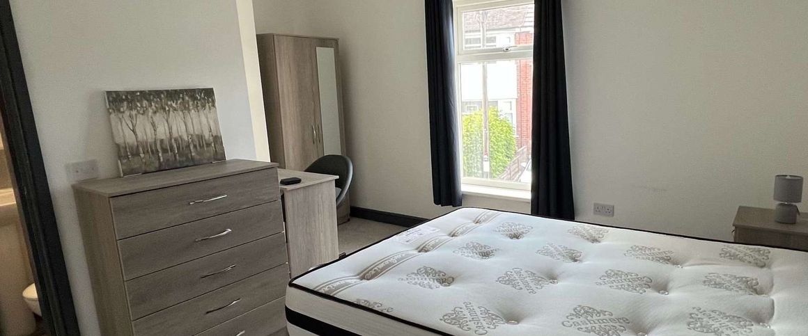 Stoke Old Road Room 3 - Photo 1