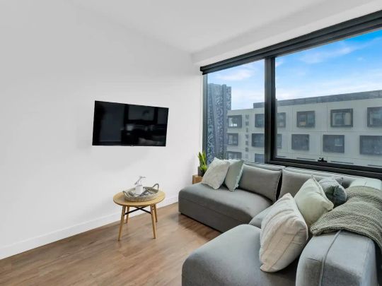 6 Bed Townhouse City View - Photo 1