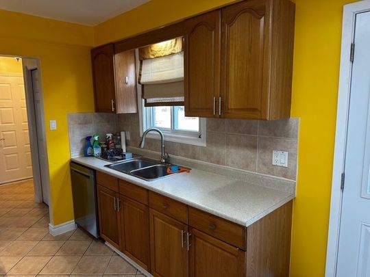 For Lease - 597 Upper Paradise Road, Hamilton, Ontario - Photo 1