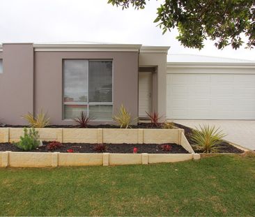 LOW MAINTENANCE 3x2x2 FAMILY HOME - Photo 1