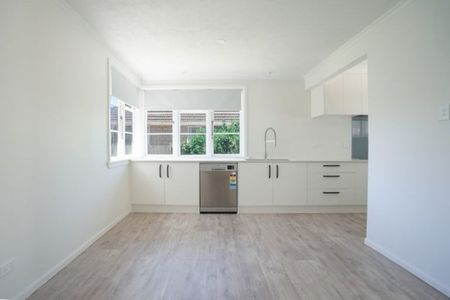 Refurbished 4-Bedroom Family Home in Christchurch - Photo 3