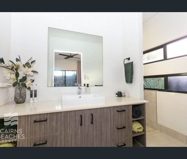 Executive Home - Amazing location! - Photo 6