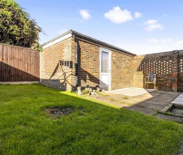 4 bedroom detached house to rent - Photo 2