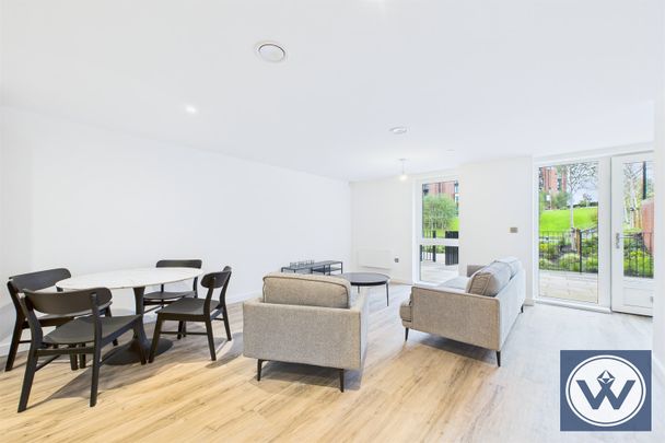 Town House to Rent: The Railings, Shale Lane, M5 - Photo 1