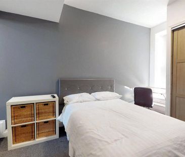 1 bedroom in a house share to rent - Photo 3