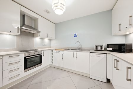 Flat D 27 Grange Park Room 1 - Photo 4